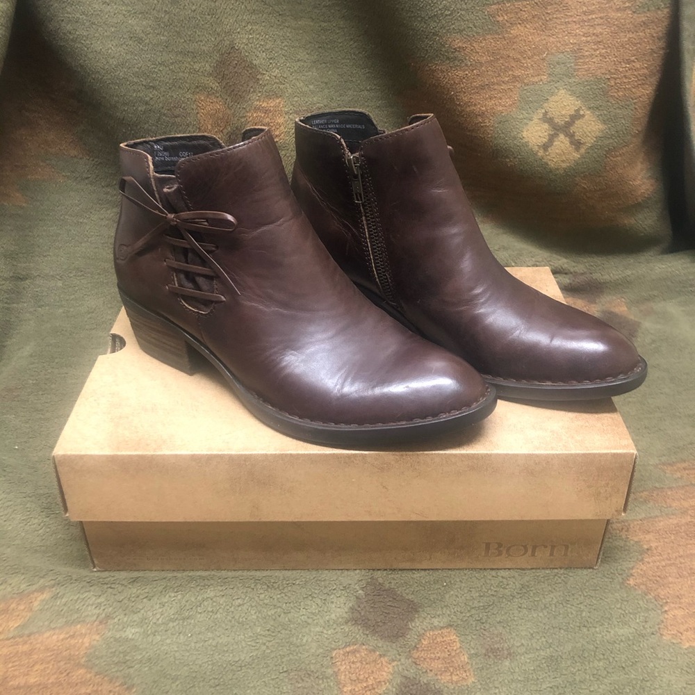 NWT Born Bowlen ankle boot